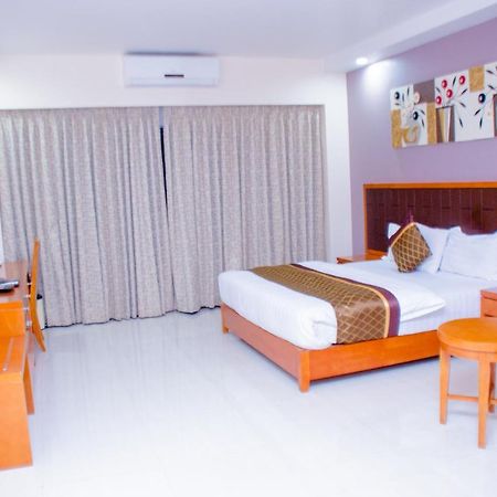 Hotel Platinum Kinshasa Exterior photo